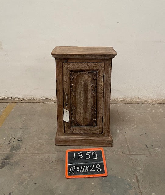 WD BEDSIDE CABINET 033