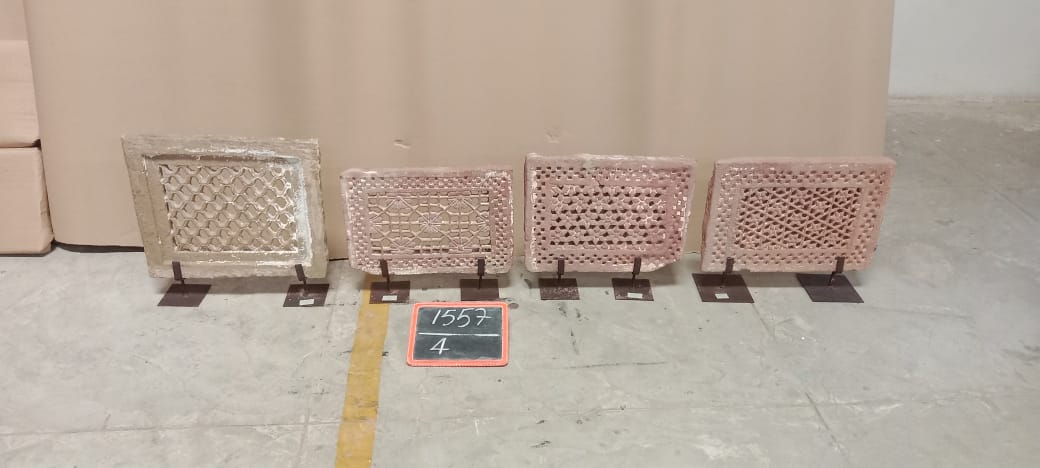 STONE JALI ON STAND 051