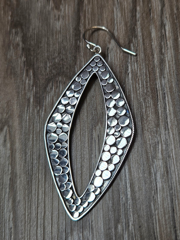 Snake Effect Cut Out Earrings .925