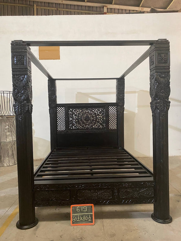 WD CARVED PILLAR BED 000