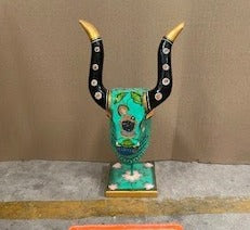 WD PAINTED COW HEAD 051