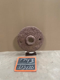 STONE PANEL ON STAND 065