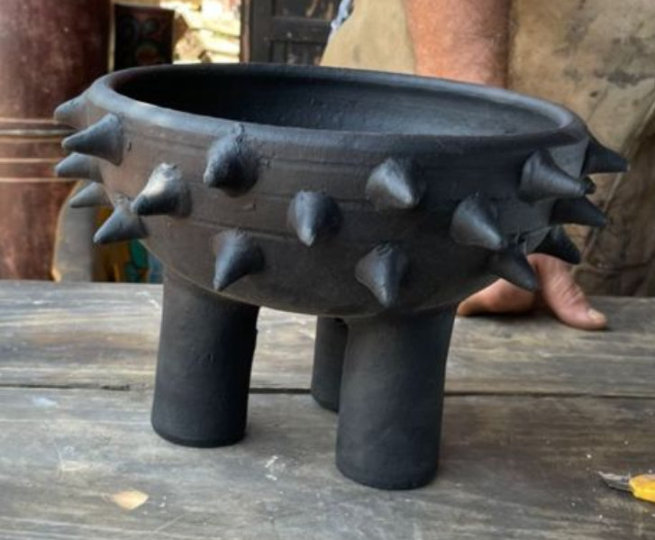 Pointy Peg Bowl on Legs BLK 840