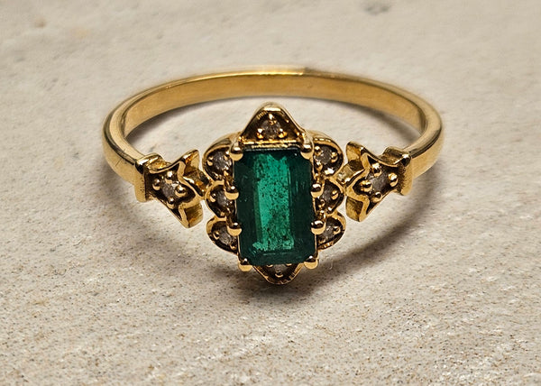 18kt Emerald/Diamond Ring 233