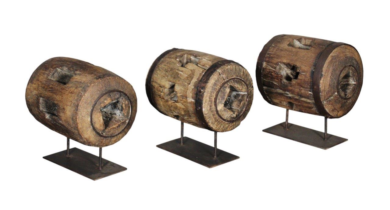 WD DISPLAY ON IRON STAND 943