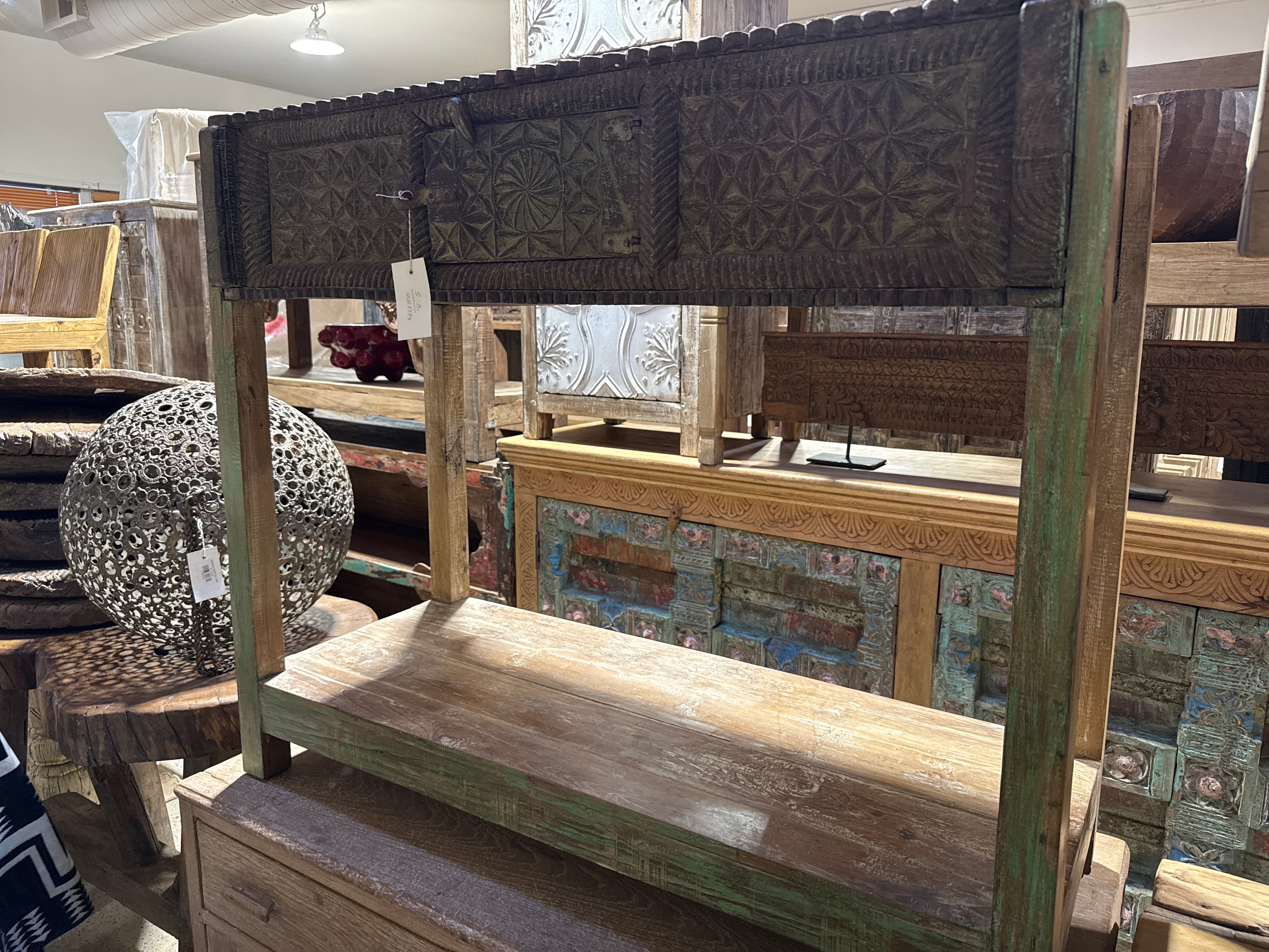 WD CONSOLE TABLE 147
