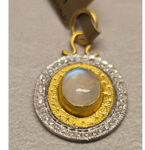 24k Gld Moonstone Dia Oval Pendant 012